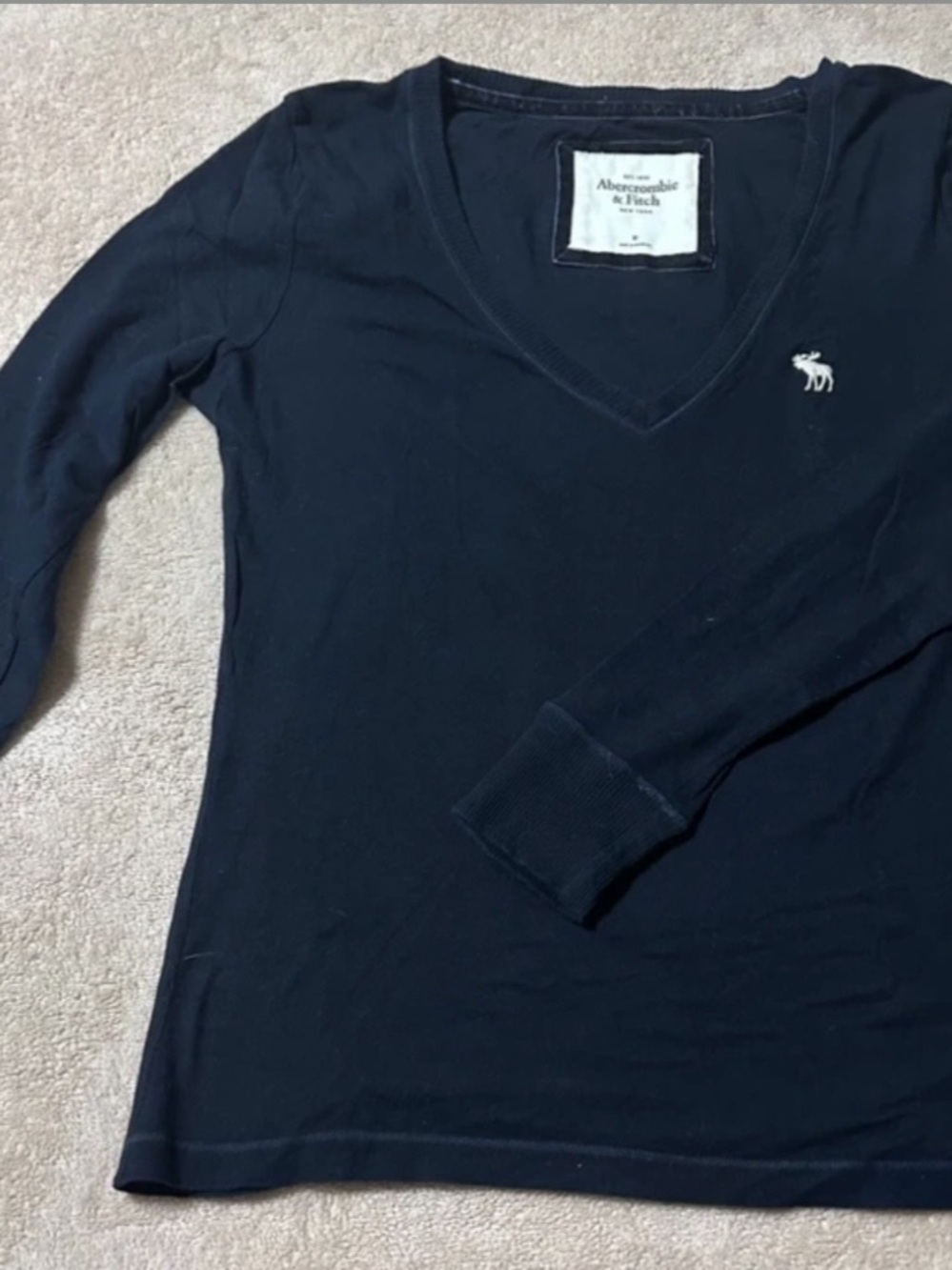 Y2K-era Abercrombie & Fitch long sleeve tee moose logo V-Neck Tee navy size M